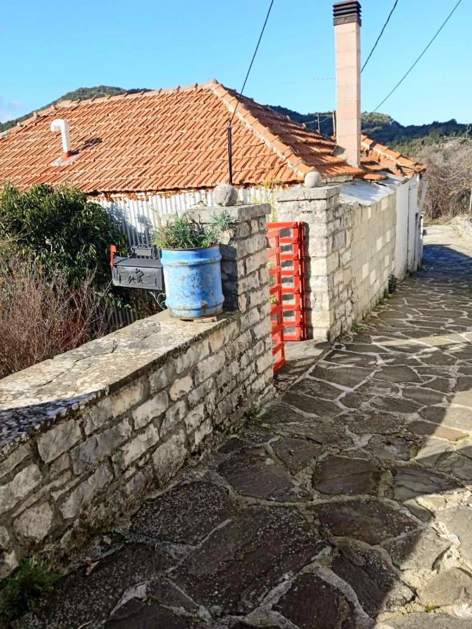 Alexadras Guesthouse Ampelochori Exterior photo